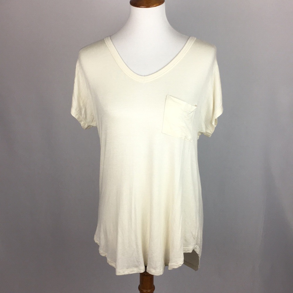 White v neck pocket tee